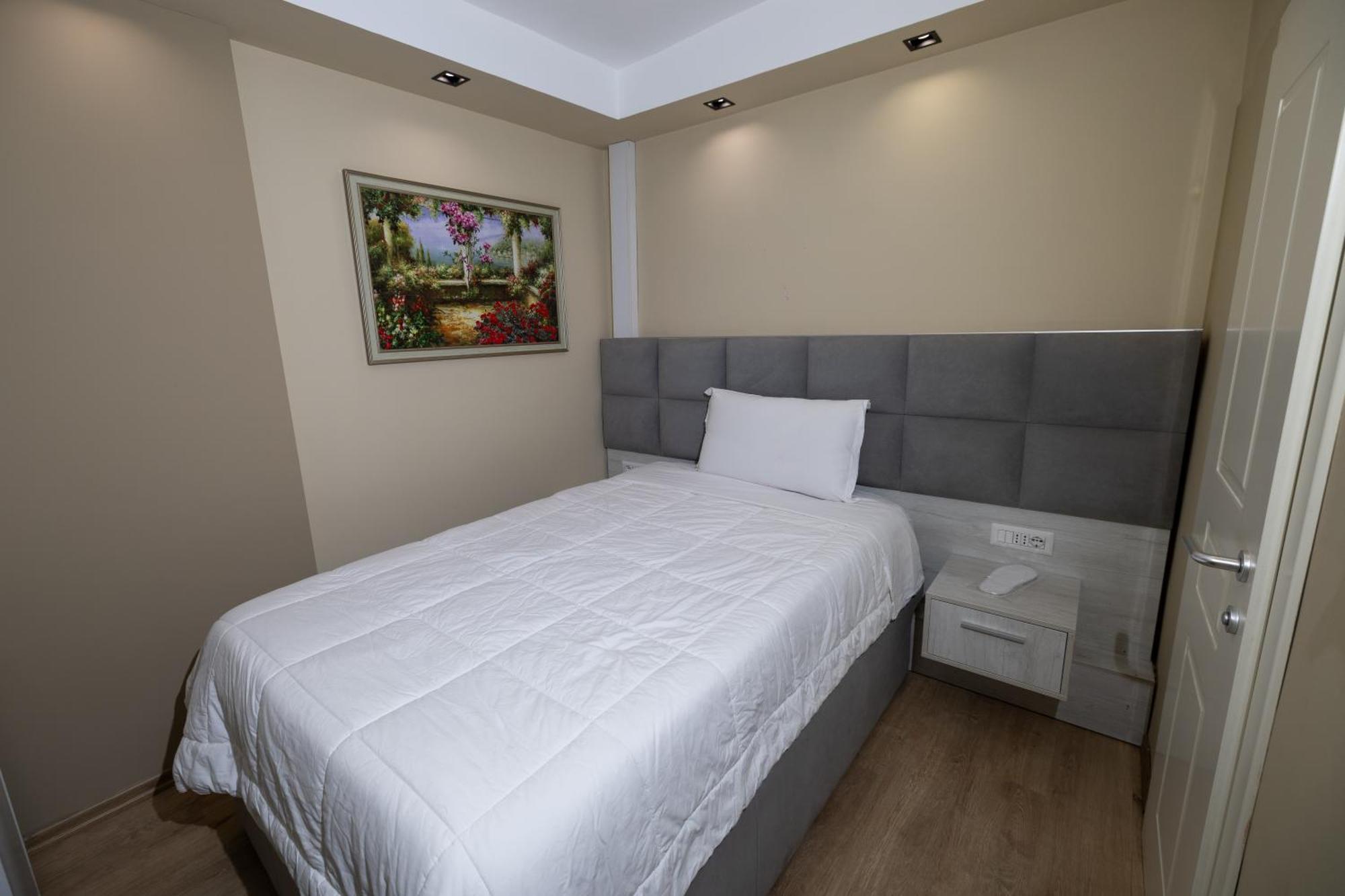 4R Colombo Hotel Tirana Exterior photo